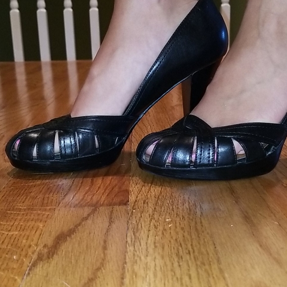 Guess Heels - Picture 3 of 12